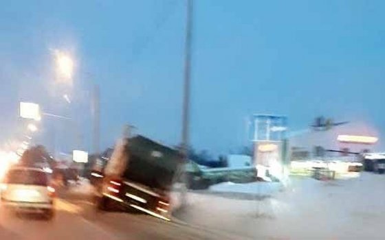 В Смоленске около «Города мастеров» перевернулся грузовик 