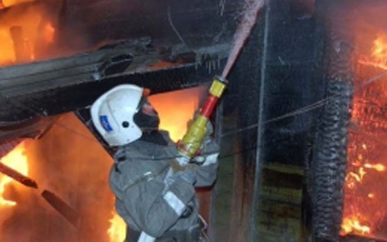 В Смоленске пожар на Николаева тушили сразу 9 огнеборцев 