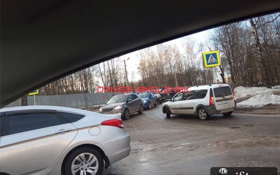В Смоленске около «Соловьиной рощи» произошло ДТП с легковушками 