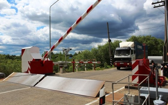 В Смоленской области проверили железнодорожные переезды и проинструктировали водителей во время акции «Внимание, переезд!» 