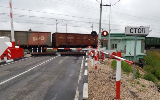 Железнодорожники предотвратили ДТП с заглохшим на путях автомобилем в Смоленской области 