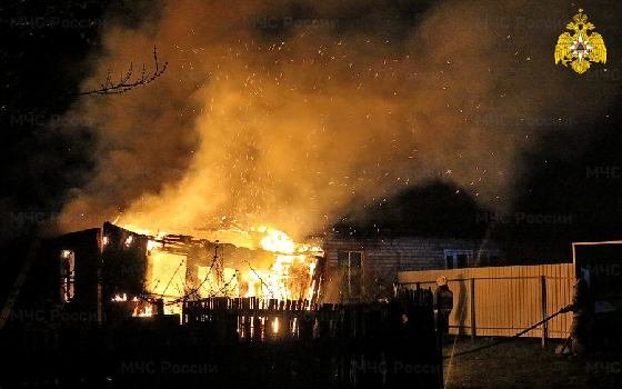 Ночной пожар в Вязьме привел к госпитализации хозяина дома 