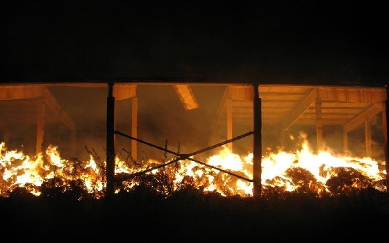 Пожар в Руднянском районе уничтожил 100 тонн сена 