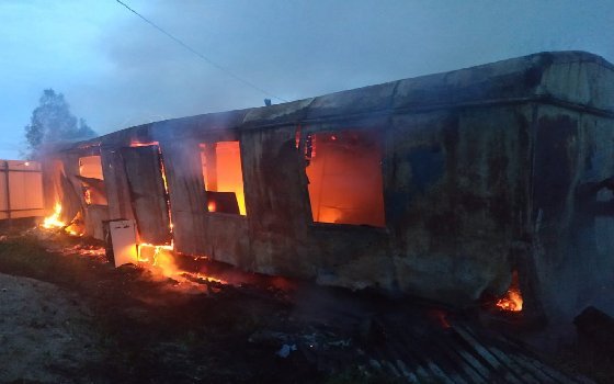 Ночной пожар в Вязьме: вагончик выгорел изнутри 