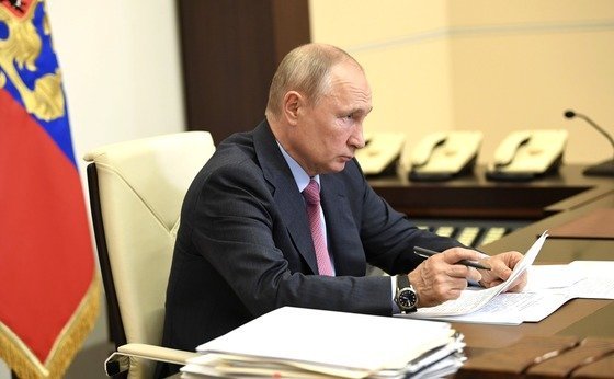 Глава Смоленской области рассказал Путину о 7 больных с коронавирусом на ИВЛ 
