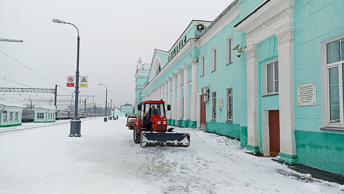 19 единиц специализированной техники для борьбы с непогодой зимой подготовлено на железной дороге в Смоленской области 