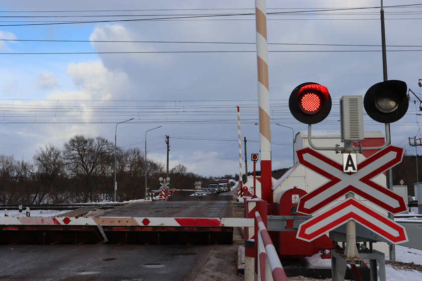 Железнодорожники предупредят автомобилистов о необходимости соблюдения ПДД на переездах 