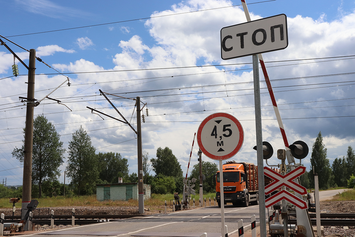 Более 35 железнодорожных переездов отремонтируют в Смоленской области в 2023 году 