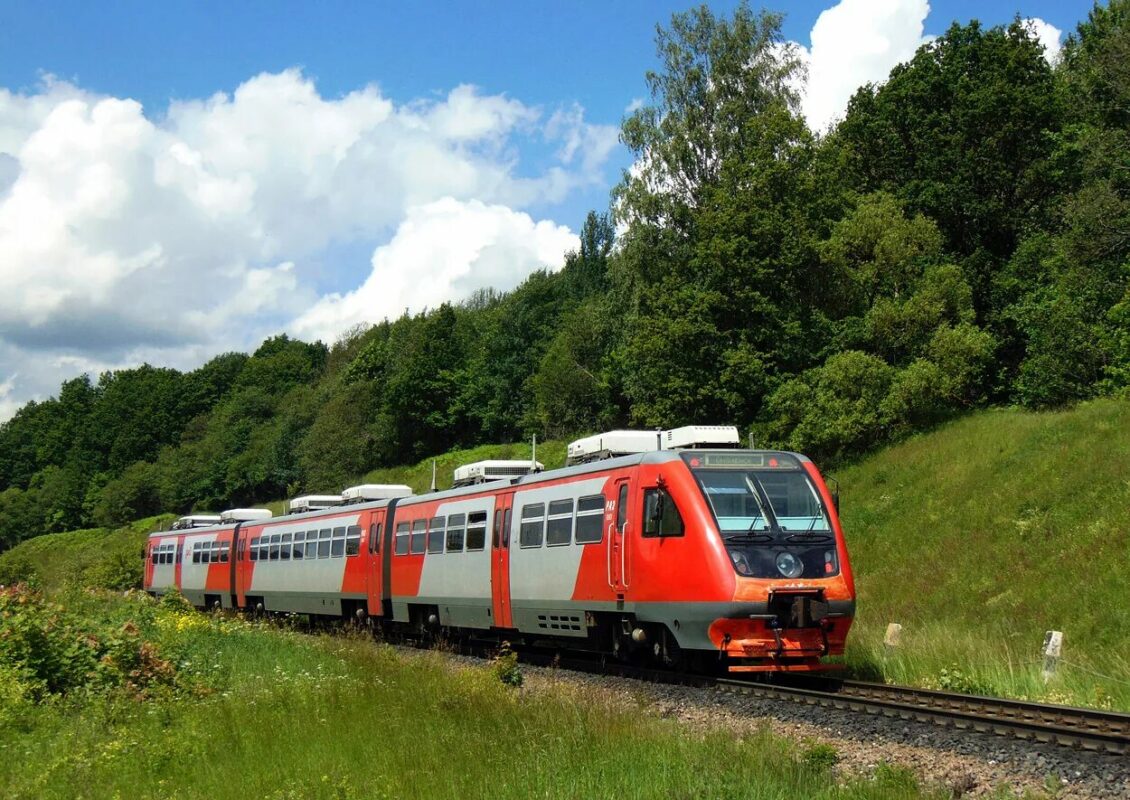 Расписание двух пригородных поездов между Вязьмой и Кировом изменится 28 августа в связи с ремонтно-путевыми работами 