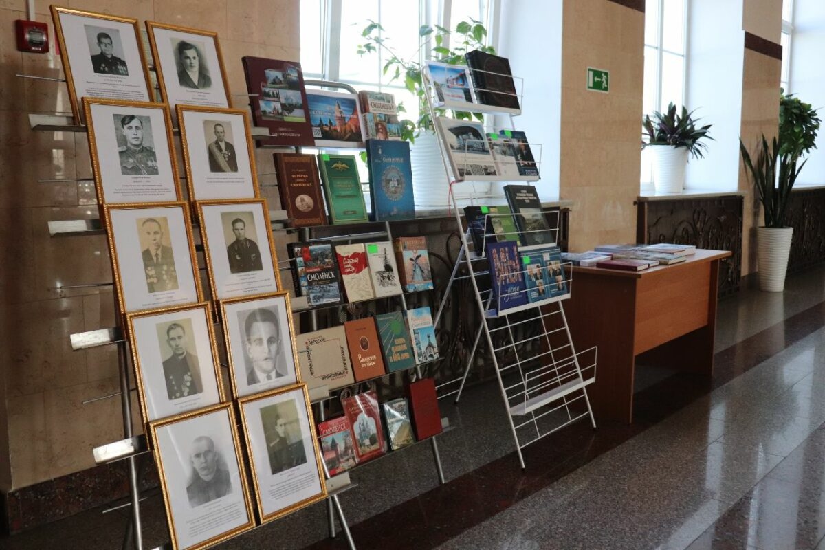 На вокзале Смоленска открылась выставка к 80-летию освобождения города от немецко-фашистских захватчиков 