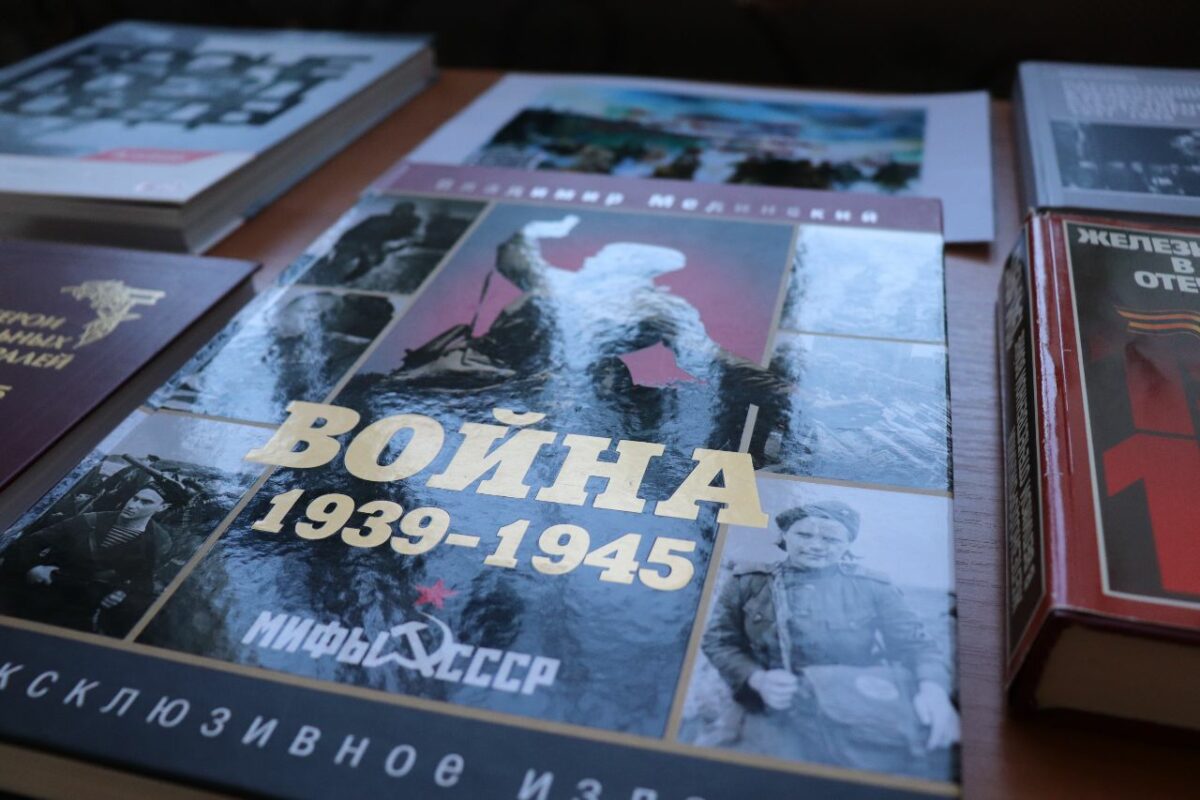 На вокзале Смоленска открылась выставка к 80-летию освобождения города от немецко-фашистских захватчиков 