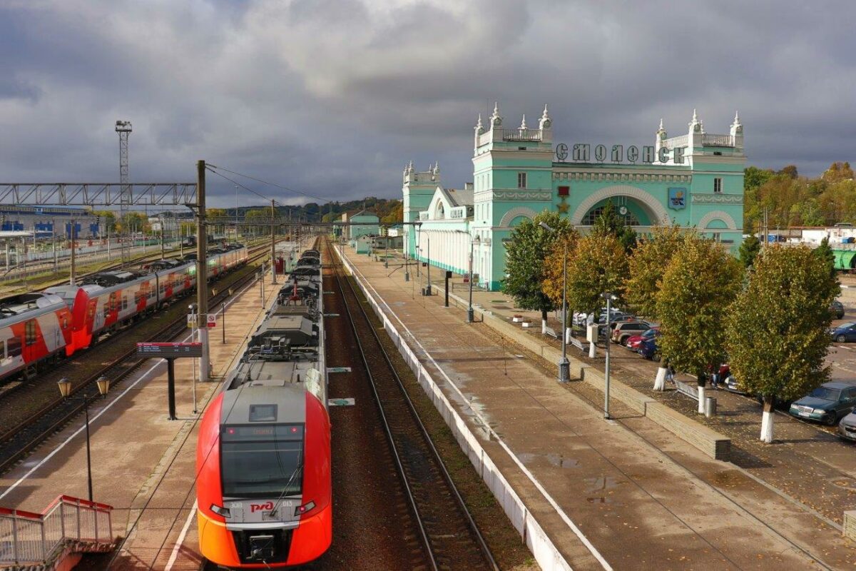 Реорганизация движения и парковочного пространства на привокзальной площади в Смоленске позволит обеспечить комфорт пассажиров 