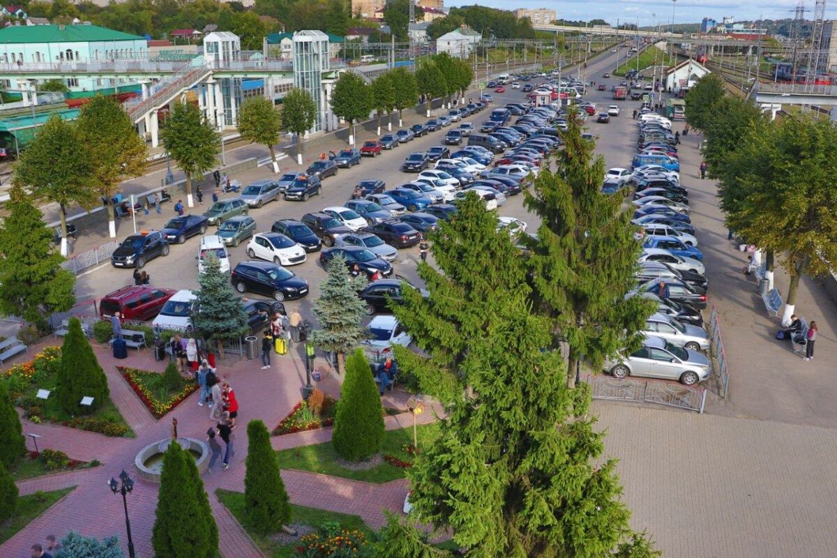 Реорганизация движения и парковочного пространства на привокзальной площади в Смоленске позволит обеспечить комфорт пассажиров 