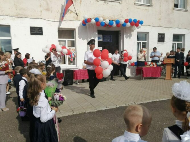 В День знаний железнодорожники провели для школьников села Катынь в Смоленской области открытый урок безопасности 
