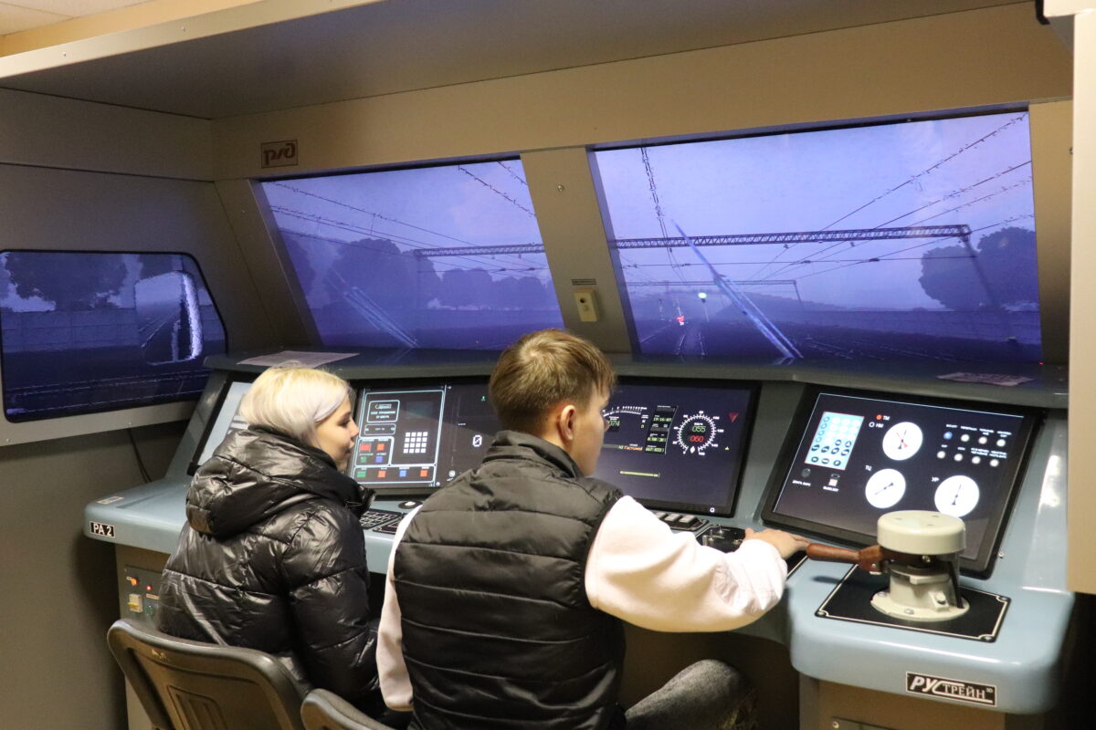 Обзорную экскурсию по железнодорожным предприятиям провели для воспитанников социальных учреждений Смоленской области 