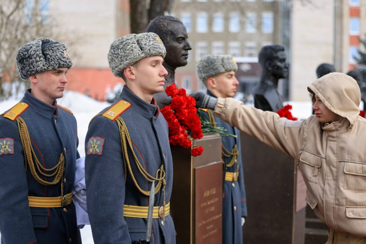 Подвиг твой бессмертен… 