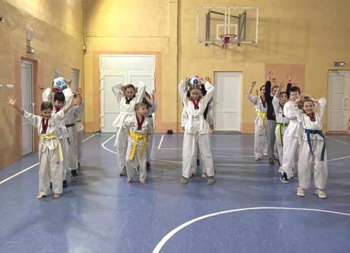 Мы рисуем и поём 