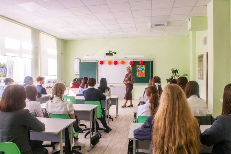 Учитель приходит в класс 