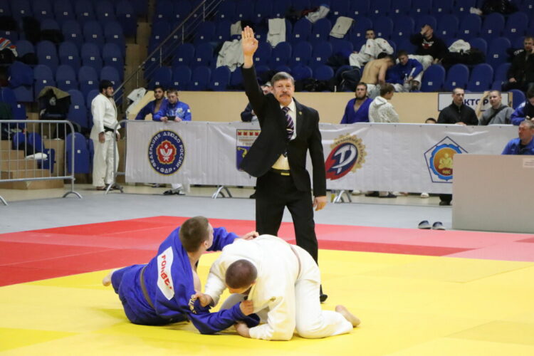 Выбор сильных  