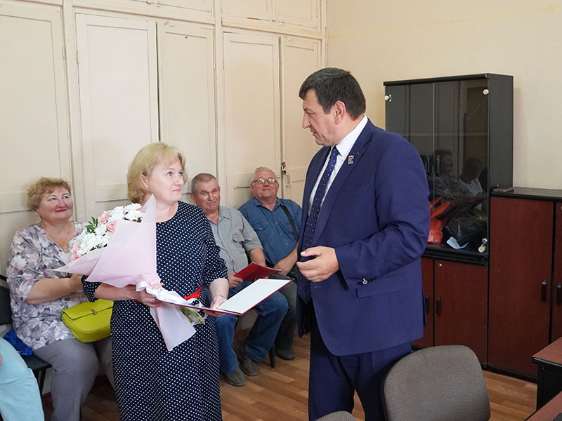 Крыши, батареи и новый праздник 